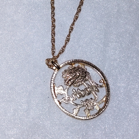 Avon Vintage "Mother" Floral Pendant - Picture 4 of 9